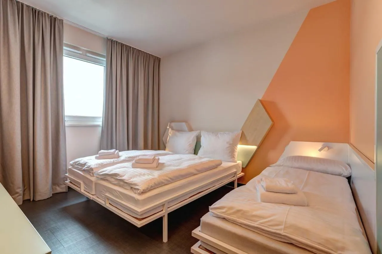 Meininger Hotel Heidelberg Hauptbahnhof Γερμανία